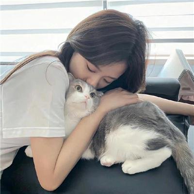 明天、我会成为谁的女友封面
