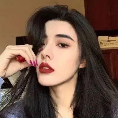 巴黎窈窕熟女封面